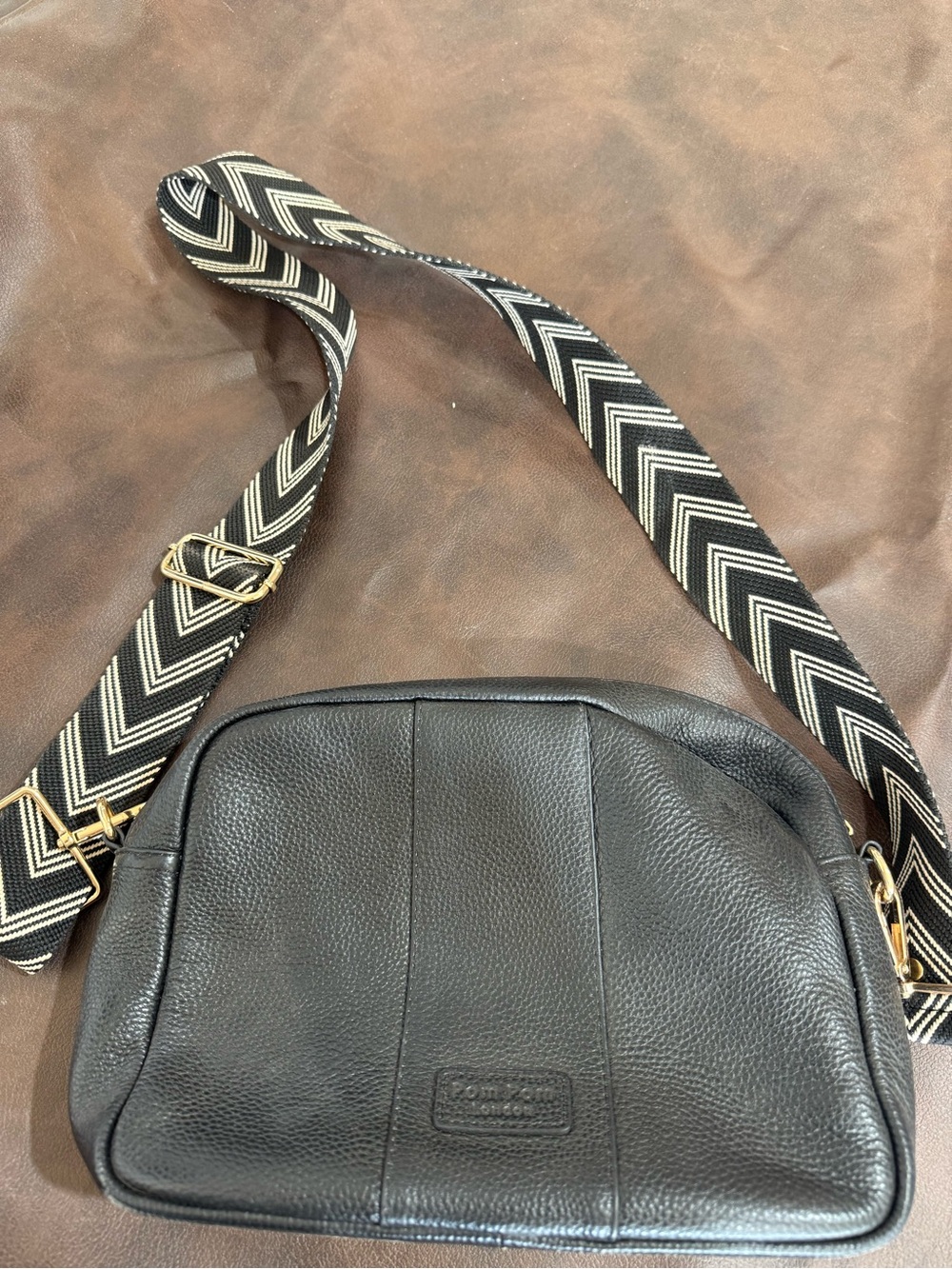 Pom Pom London Black Pebbled Leather Crossbody Bag Chevron Strap